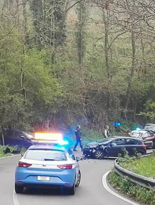 incidente su via dei laghi a velletri strada chiusa radio studio 93 solo belle canzoni